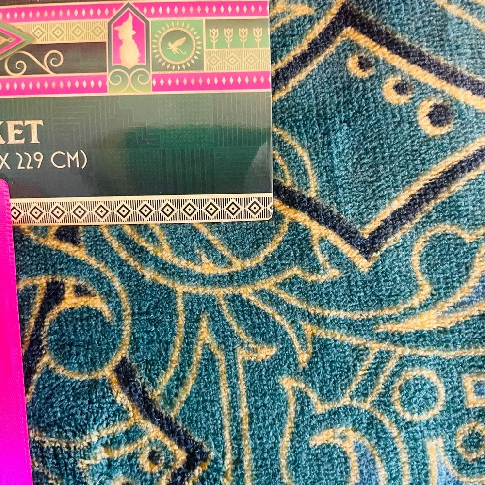 Universal Wicked Emerald/Gold Blanket - Twin